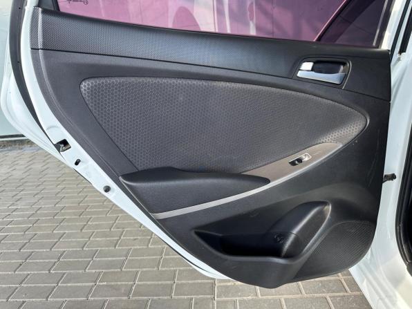Hyundai Solaris I Рестайлинг с пробегом 2015 года, цена 970 000 рублей, 150768 км, хэтчбек, Автокод Объявления