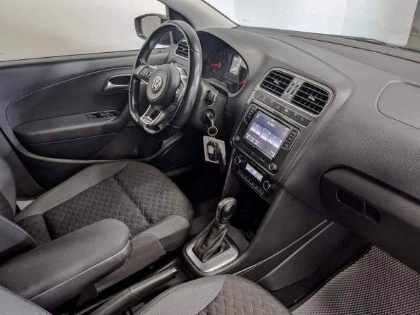 Volkswagen Polo V Рестайлинг с пробегом 2018 года, цена 1 120 000 рублей, 161171 км, седан, Автокод Объявления