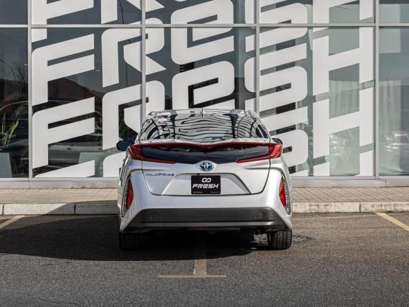 Toyota Prius IV (XW50) с пробегом 2017 года, цена 2 270 000 рублей, 68466 км, лифтбек, Автокод Объявления