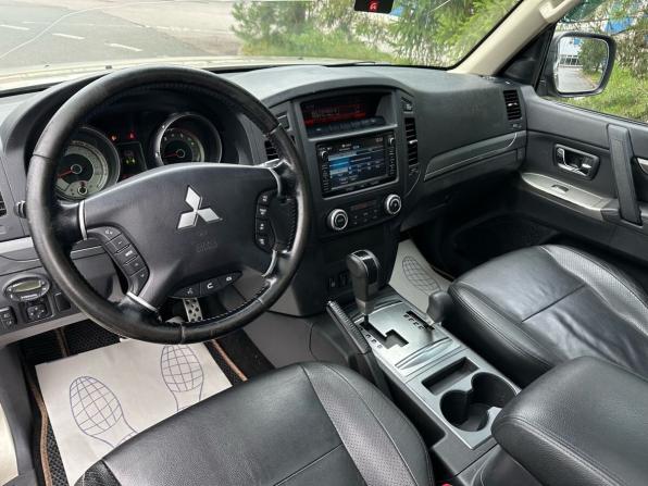 Mitsubishi Pajero IV Рестайлинг 1 с пробегом 2012 года, цена 1 830 000 рублей, 323295 км, внедорожник, Автокод Объявления