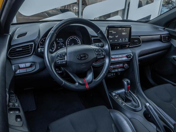 Hyundai Veloster II с пробегом 2019 года, цена 1 895 000 рублей, 64488 км, хэтчбек, Автокод Объявления