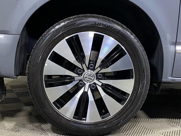 Volkswagen Caravelle T6 Рестайлинг с пробегом 2021 года, цена 7 497 000 рублей, 15959 км, минивэн, Автокод Объявления