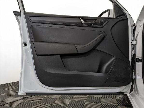 Skoda Rapid II с пробегом 2021 года, цена 1 360 000 рублей, 118485 км, лифтбек, Автокод Объявления