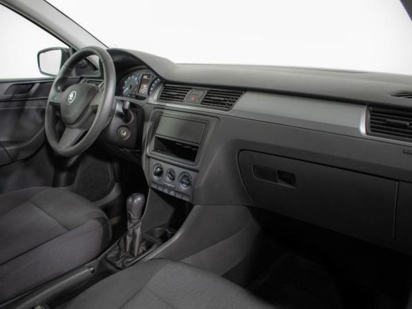 Skoda Rapid I с пробегом 2015 года, цена 1 030 000 рублей, 31336 км, лифтбек, Автокод Объявления