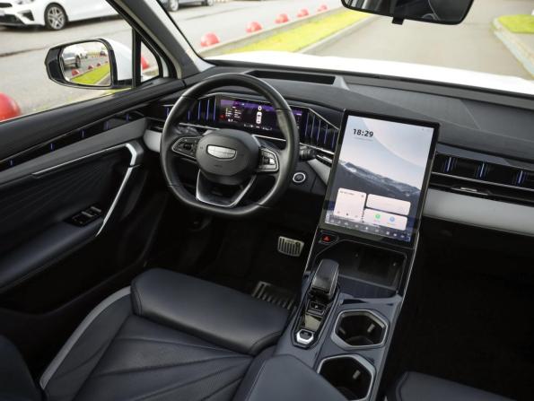 Geely Atlas II с пробегом 2023 года, цена 2 646 000 рублей, 44384 км, внедорожник, Автокод Объявления