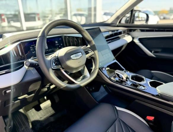 Geely Atlas II с пробегом 2026 года, цена 2 990 000 рублей, 3960 км, внедорожник, Автокод Объявления