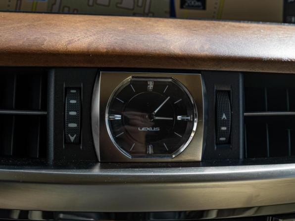 Lexus LX III Рестайлинг 2 с пробегом 2016 года, цена 5 870 000 рублей, 249169 км, внедорожник, Автокод Объявления