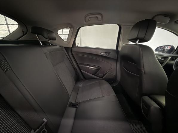 Opel Astra J с пробегом 2011 года, цена 615 000 рублей, 242486 км, хэтчбек, Автокод Объявления