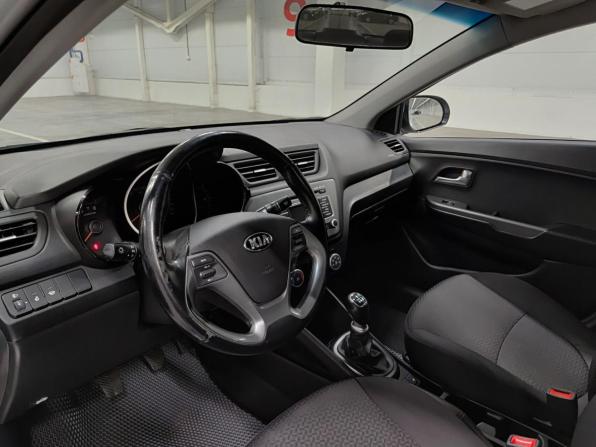 Kia Rio III Рестайлинг с пробегом 2016 года, цена 990 000 рублей, 92789 км, седан, Автокод Объявления