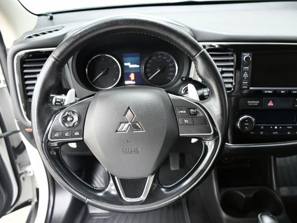 Mitsubishi Outlander III Рестайлинг 2 с пробегом 2015 года, цена 1 697 000 рублей, 238774 км, внедорожник, Автокод Объявления