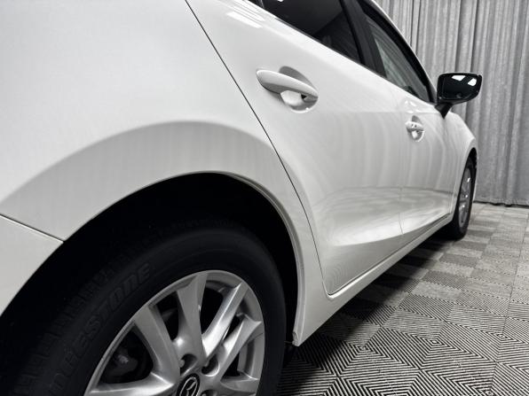 Mazda Axela III Рестайлинг с пробегом 2017 года, цена 1 570 000 рублей, 95146 км, седан, Автокод Объявления
