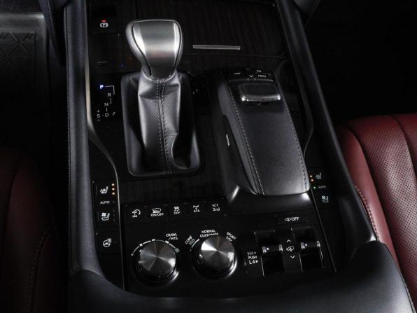 Lexus LX III Рестайлинг 2 с пробегом 2015 года, цена 10 499 000 рублей, 38116 км, внедорожник, Автокод Объявления