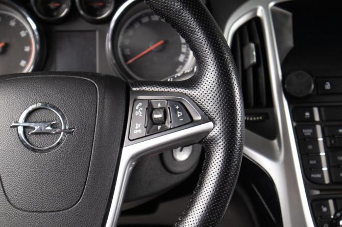 Opel Astra J Рестайлинг с пробегом 2013 года, цена 699 000 рублей, 202000 км, хэтчбек, Автокод Объявления