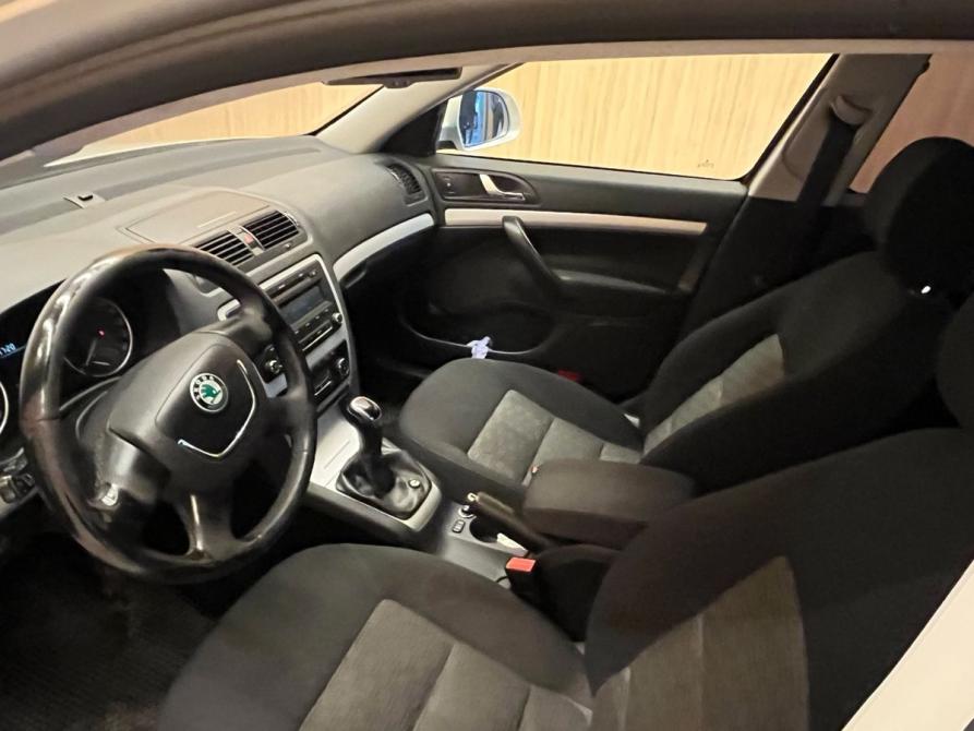 Skoda Octavia II (A5) Рестайлинг Санкт-Петербург  - изображение 7