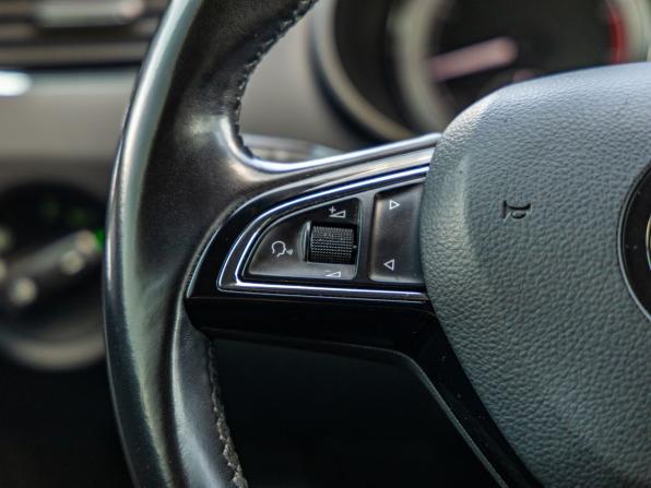 Skoda Octavia III (A7) Рестайлинг с пробегом 2018 года, цена 2 098 000 рублей, 104227 км, лифтбек, Автокод Объявления