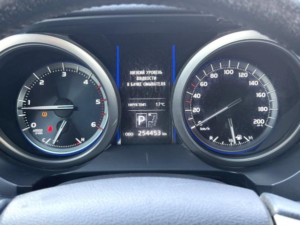 Toyota Land Cruiser Prado 150 Series Рестайлинг 1 с пробегом 2014 года, цена 3 050 000 рублей, 254452 км, внедорожник, Автокод Объявления
