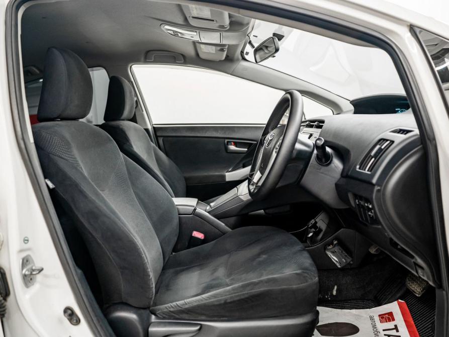 Toyota Prius III Рестайлинг (XW30) Красноярск  - изображение 6