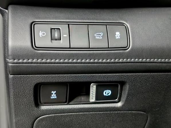Hyundai Santa Fe IV Рестайлинг с пробегом 2022 года, цена 3 999 000 рублей, 41314 км, внедорожник, Автокод Объявления