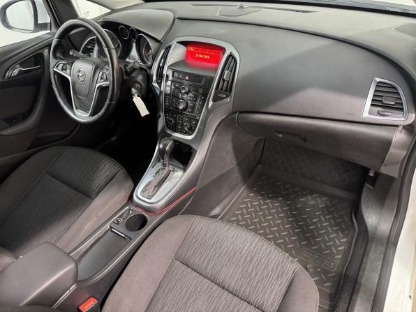 Opel Astra J Рестайлинг с пробегом 2014 года, цена 999 800 рублей, 90000 км, седан, Автокод Объявления