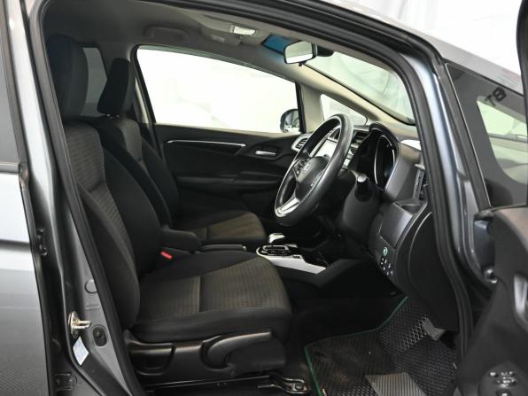 Honda Fit III Рестайлинг с пробегом 2018 года, цена 1 350 000 рублей, 131368 км, хэтчбек, Автокод Объявления