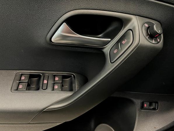 Volkswagen Polo V Рестайлинг с пробегом 2016 года, цена 1 260 000 рублей, 74020 км, седан, Автокод Объявления