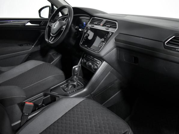 Volkswagen Tiguan II с пробегом 2018 года, цена 1 928 000 рублей, 125000 км, внедорожник, Автокод Объявления