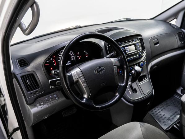 Hyundai H-1 II Рестайлинг с пробегом 2016 года, цена 2 409 000 рублей, 184210 км, минивэн, Автокод Объявления