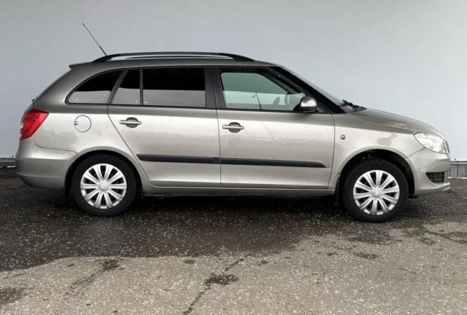 Skoda Fabia II Рестайлинг с пробегом 2010 года, цена 420 000 рублей, 211379 км, универсал, Автокод Объявления