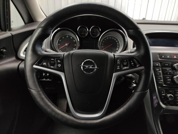 Opel Astra J Рестайлинг с пробегом 2013 года, цена 790 000 рублей, 212445 км, седан, Автокод Объявления