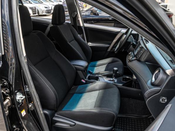 Toyota RAV4 IV (XA40) Рестайлинг с пробегом 2018 года, цена 2 340 000 рублей, 129370 км, внедорожник, Автокод Объявления
