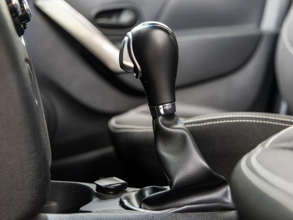 Renault Logan II с пробегом 2018 года, цена 898 000 рублей, 105743 км, седан, Автокод Объявления