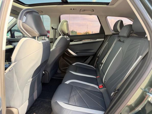 Geely Atlas II с пробегом 2023 года, цена 2 700 000 рублей, 53000 км, внедорожник, Автокод Объявления