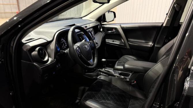 Toyota RAV4 IV (XA40) Рестайлинг с пробегом 2015 года, цена 2 348 000 рублей, 120952 км, внедорожник, Автокод Объявления