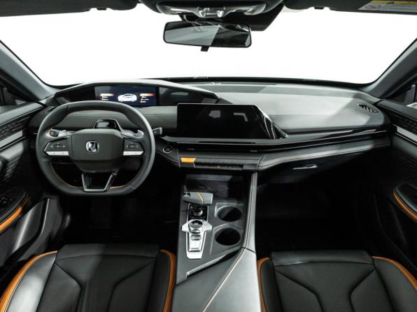 Changan UNI-V I с пробегом 2024 года, цена 2 499 000 рублей, 4600 км, лифтбек, Автокод Объявления