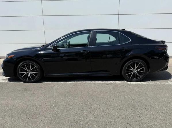 Toyota Camry VIII (XV70) Рестайлинг с пробегом 2021 года, цена 2 950 000 рублей, 42000 км, седан, Автокод Объявления
