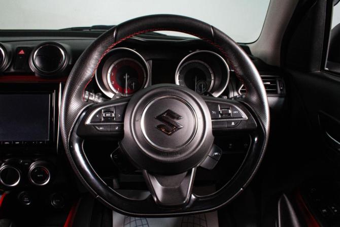 Suzuki Swift V с пробегом 2018 года, цена 1 629 000 рублей, 50500 км, хэтчбек, Автокод Объявления