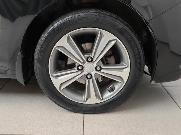 Hyundai Solaris II с пробегом 2017 года, цена 1 051 000 рублей, 155000 км, седан, Автокод Объявления
