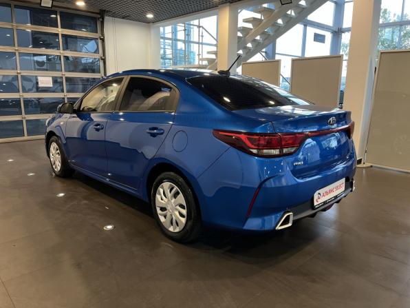 Kia Rio IV Рестайлинг с пробегом 2021 года, цена 1 385 000 рублей, 98097 км, седан, Автокод Объявления