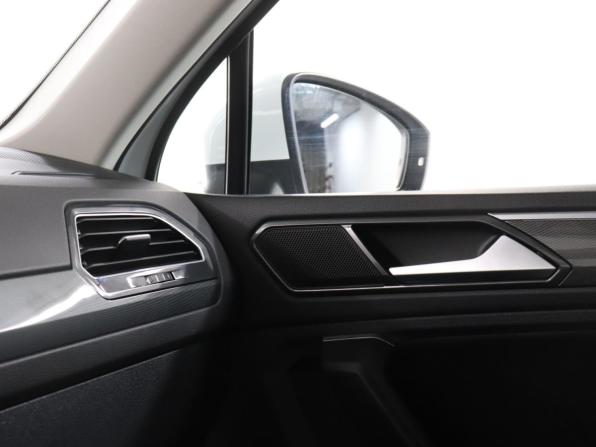 Volkswagen Tiguan II с пробегом 2018 года, цена 3 350 000 рублей, 89000 км, внедорожник, Автокод Объявления