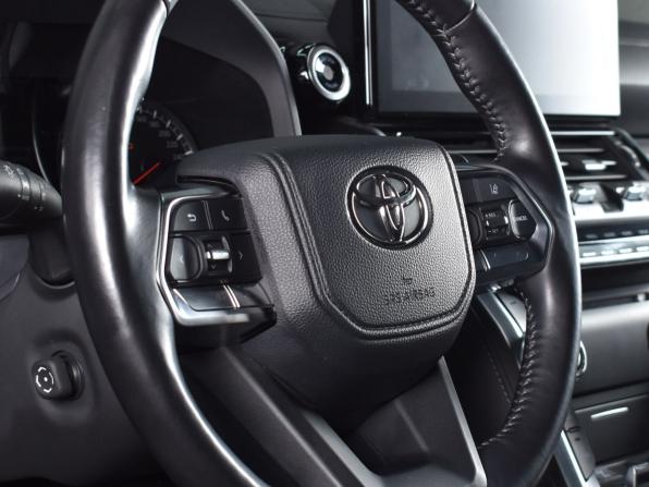 Toyota Land Cruiser 300 Series с пробегом 2022 года, цена 9 499 995 рублей, 46639 км, внедорожник, Автокод Объявления
