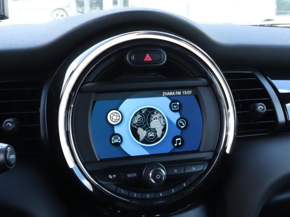 Mini Hatch III (F55/F56) Рестайлинг 2 с пробегом 2021 года, цена 2 670 000 рублей, 36050 км, хэтчбек, Автокод Объявления
