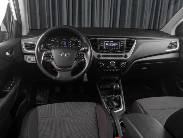 Hyundai Solaris II с пробегом 2017 года, цена 1 359 000 рублей, 80619 км, седан, Автокод Объявления