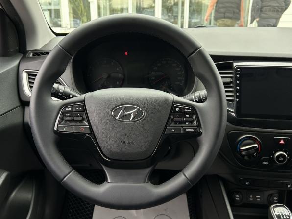 Hyundai Solaris II с пробегом 2017 года, цена 1 260 000 рублей, 76672 км, седан, Автокод Объявления