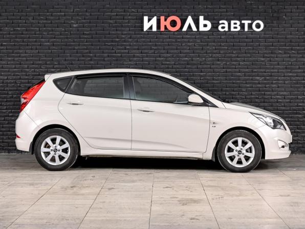 Hyundai Solaris I Рестайлинг с пробегом 2015 года, цена 970 000 рублей, 107244 км, хэтчбек, Автокод Объявления