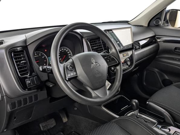 Mitsubishi Outlander III Рестайлинг 3 с пробегом 2019 года, цена 1 990 000 рублей, 90929 км, внедорожник, Автокод Объявления
