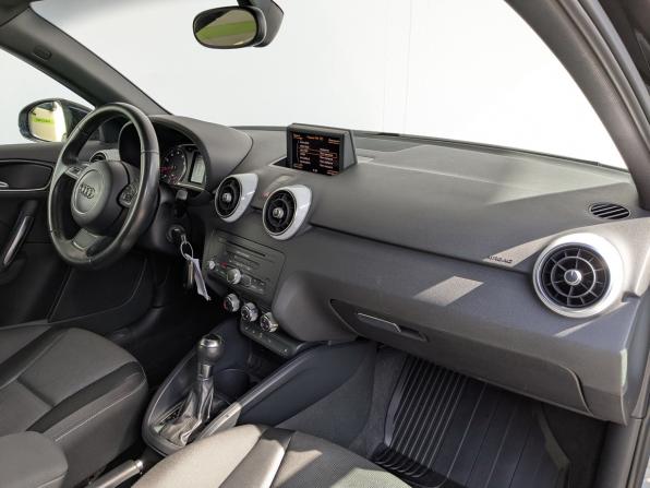Audi A1 I (8X) с пробегом 2012 года, цена 1 230 000 рублей, 47550 км, хэтчбек, Автокод Объявления