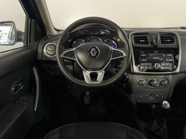 Renault Logan II Рестайлинг с пробегом 2018 года, цена 749 900 рублей, 187036 км, седан, Автокод Объявления