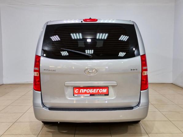 Hyundai H-1 II Рестайлинг с пробегом 2016 года, цена 2 650 000 рублей, 79200 км, минивэн, Автокод Объявления