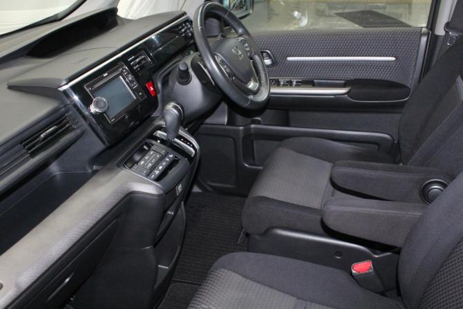 Honda Stepwgn V с пробегом 2016 года, цена 1 679 000 рублей, 171123 км, минивэн, Автокод Объявления