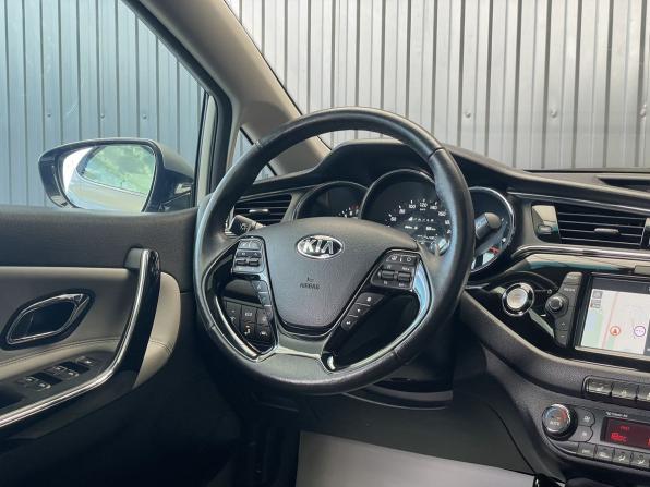 Kia Ceed II Рестайлинг с пробегом 2017 года, цена 1 637 000 рублей, 73814 км, хэтчбек, Автокод Объявления